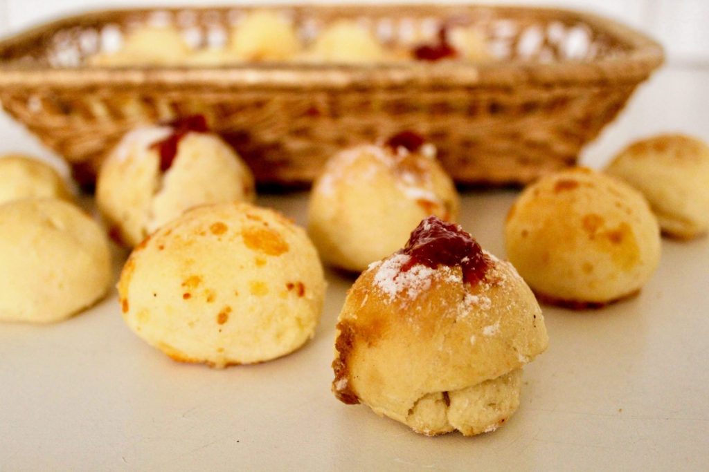 pão de queijo panini al formaggio